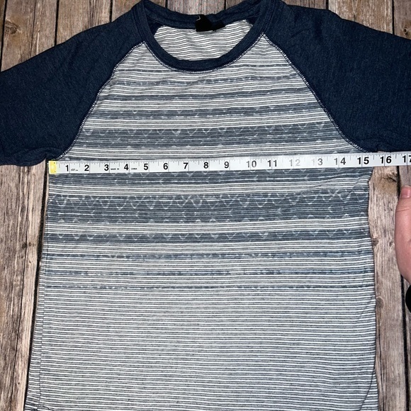 Ocean Current boys tee, size medium - Picture 6 of 7